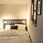 شقة Charmante Gartenwohnung Mit Privatem Grossen Garten *