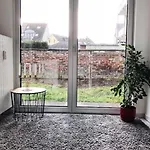 شقة Charmante Gartenwohnung Mit Privatem Grossen Garten *