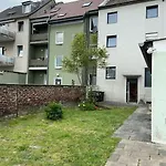 Charmante Gartenwohnung Mit Privatem Grossen Garten