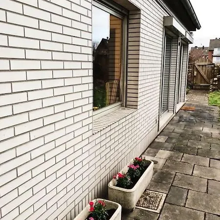 Charmante Gartenwohnung Mit Privatem Grossen Garten شقة كولونيا