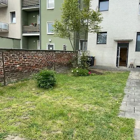 شقة Charmante Gartenwohnung Mit Privatem Grossen Garten *