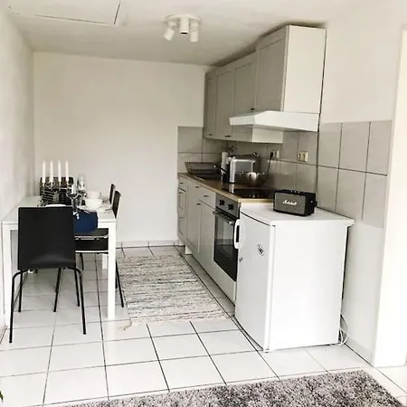 Charmante Gartenwohnung Mit Privatem Grossen Garten شقة كولونيا