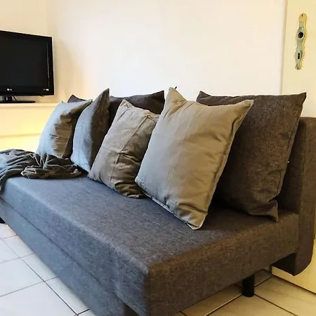 شقة Charmante Gartenwohnung Mit Privatem Grossen Garten كولونيا
