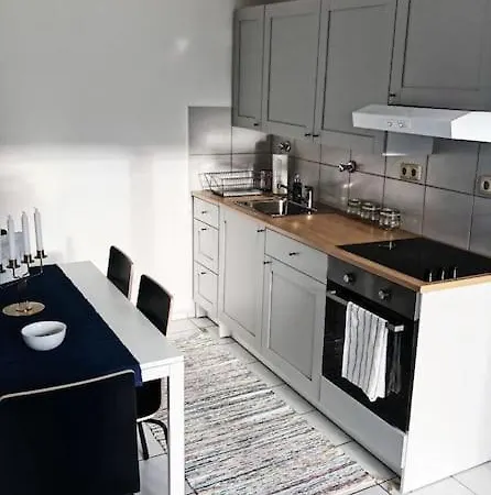 Charmante Gartenwohnung Mit Privatem Grossen Garten 쾰른