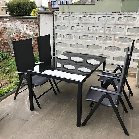 Charmante Gartenwohnung Mit Privatem Grossen Garten * Cologne