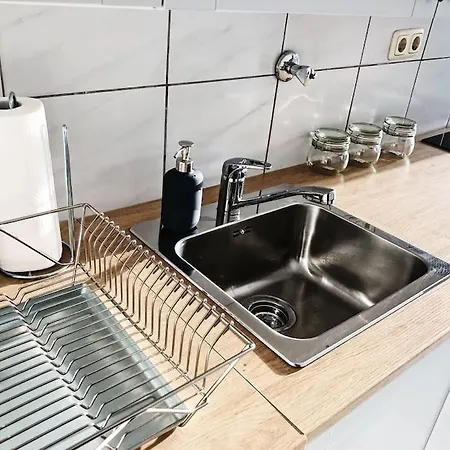 아파트 Charmante Gartenwohnung Mit Privatem Grossen Garten