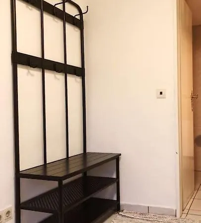 Charmante Gartenwohnung Mit Privatem Grossen Garten 쾰른