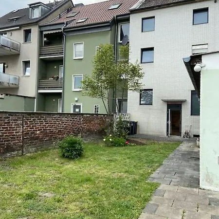 Charmante Gartenwohnung Mit Privatem Grossen Garten