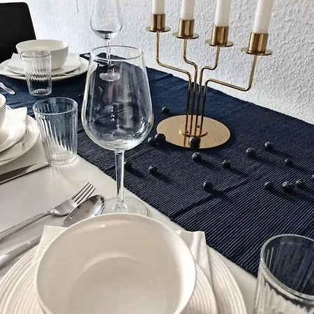 Charmante Gartenwohnung Mit Privatem Grossen Garten *