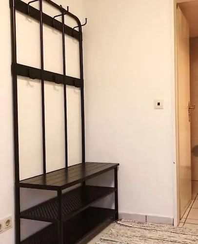 Charmante Gartenwohnung Mit Privatem Grossen Garten Colonia