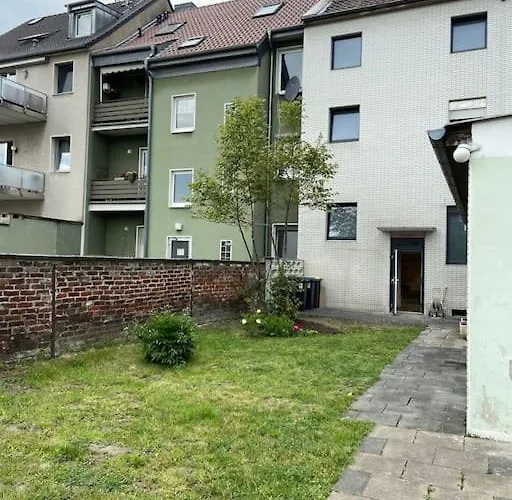 Charmante Gartenwohnung Mit Privatem Grossen Garten