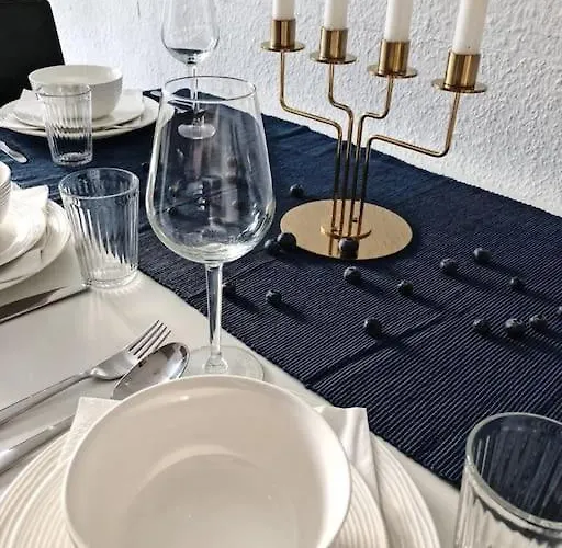 Charmante Gartenwohnung Mit Privatem Grossen Garten *