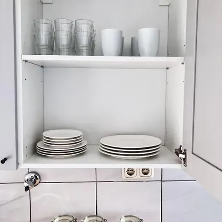 Charmante Gartenwohnung Mit Privatem Grossen Garten * Köln