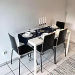 Charmante Gartenwohnung Mit Privatem Grossen Garten Apartmán Kolín nad Rýnem