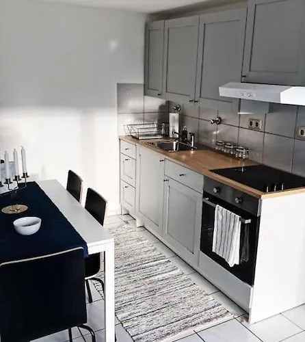 Charmante Gartenwohnung Mit Privatem Grossen Garten Colónia