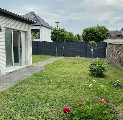 Charmante Gartenwohnung Mit Privatem Grossen Garten Colónia